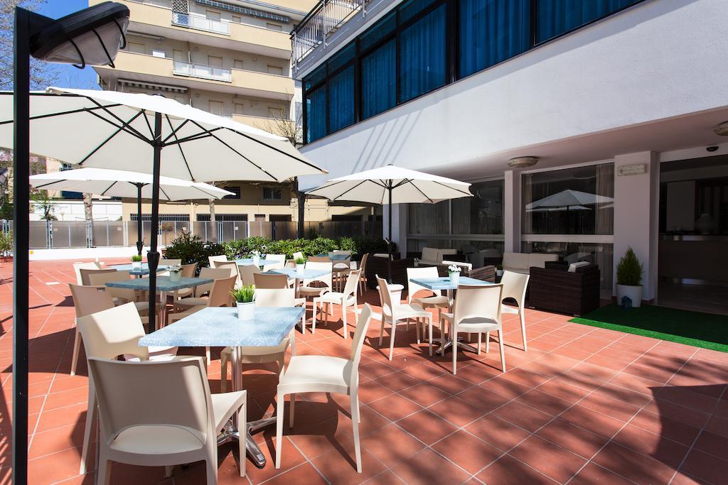 Hotel Mario Cesenatico Exterior foto